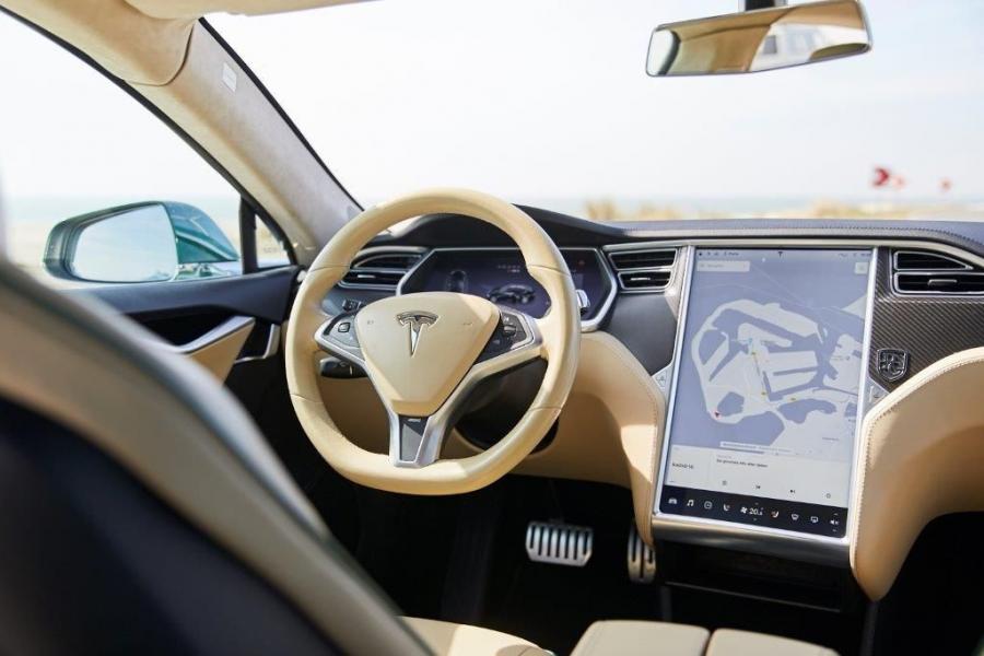 Интерьер Tesla Model S 85 Performance Shooting Brake by RemetzCar 2018 года  (фото 76 из 99)